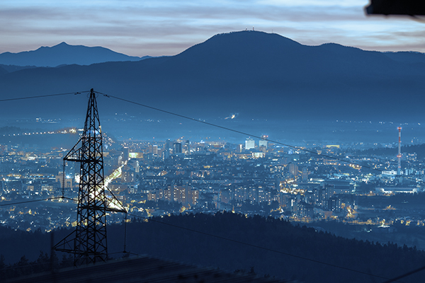 एचवी, एमवी और एलवी पावर केबल विश्वसनीय विद्युत वितरण कैसे सुनिश्चित करते हैं?